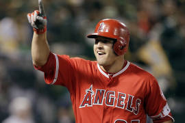 Mike Trout firma por 12 años y 426.5 millones de dólares con los Angelinos de Los Ángeles