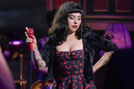 Mon Laferte transmite romántico concierto desde el Teatro Fru Fru