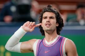 Carlos Alcaraz sufrió una inesperada eliminación en el Masters 1000 de Shanghái tras perder en dos sets ante Zizou Bergs, quien consiguió el triunfo más importante de su carrera.