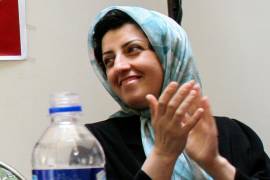 La prominente activista iraní de los derechos humanos, Narges Mohammadi, en una reunión sobre los derechos de las mujeres en Teherán, Irán, el 3 de julio de 2008.