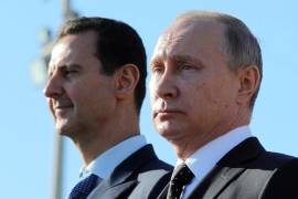 El presidente ruso, Vladímir Putin y el presidente sirio, Bashar Assad en la base aérea de Hemeimeem, Siria, el 11 de diciembre de 2017. La caída de Assad, es un golpe humillante para Rusia.