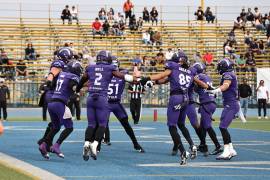 Dinos de Saltillo hizo valer su localía en el Estadio Jorge Castro Medina y derrotó 30-7 a Gallos de Querétaro en la Semana 2 de la LFA 2026.