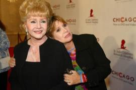 Hospitalizan a Debbie Reynolds, madre de Carrie Fisher