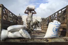El Programa Mundial de Alimentos advirtió que los recortes en la financiación humanitaria por parte de los gobiernos están obligando a la agencia de la ONU a recortar drásticamente las raciones de alimentos.