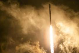 E despegue del satélite Sentinel-6B a bordo de un cohete Falcon 9 de SpaceX el 16 de noviembre de 2025, en el Complejo de Lanzamiento 4 Este, de la Base de la Fuerza Espacial Vandenberg, en California.