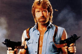 Chuck Norris es invencible: sufre dos paros cardiacos en 47 minutos