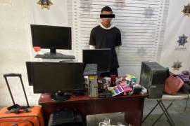 Objetos asegurados por la Policía Municipal tras la detención del presunto implicado en el robo en Vista Hermosa.