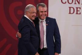 El periodista señala que Francisco Cervantes, presidente del Consejo Coordinador Empresarial, no pudo ver, ante su entrega total al gobierno de López Obrador, que la parte más oscura del régimen, vinculada al crimen organizado, fue infestando al máximo órgano del sector privado, colocando a sus piezas en todo el país.