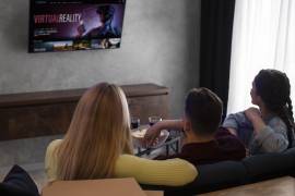 Compartir cuentas y recurrir a opciones gratuitas sigue siendo la alternativa para millones de familias.