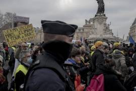 El tribunal administrativo de París había suspendido el pasado 13 de enero la obligación de portar mascarilla al aire libre en la capital gala al considerar que se trataba de una medida “inapropiada”.