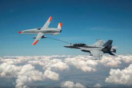 Por primera vez un dron reabastece de combustible un avión militar de EU en pleno vuelo