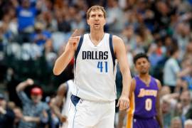 Renueva Dirk Nowitzki con Dallas Mavericks