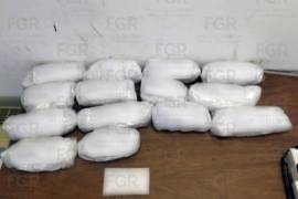 Las autoridades mantienen abiertas las investigaciones para determinar el origen y destino de la metanfetamina decomisada.