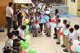Cada 15 de mayo, miles de escuelas en México cierran sus puertas para rendir homenaje a una de las profesiones más nobles: la docencia.