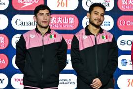 Kevin Berlín y Randal Willars celebran la medalla de plata en plataforma 10 metros sincronizados durante la Copa del Mundo de Clavados Montreal 2026, donde México también sumó bronce con Lía y Mía Cueva.