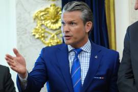 El secretario de Defensa Pete Hegseth ha estado haciendo gestiones en el Capitolio, incluso el lunes por la noche.