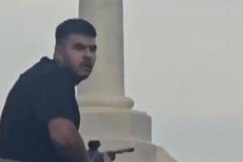 Los dos sospechosos están acusados de asesinar a 15 personas en un tiroteo masivo antisemita dirigido contra judíos que celebraban Hanukkah en la famosa playa.