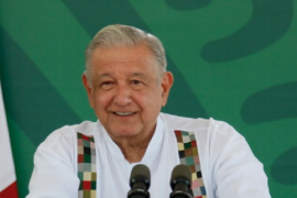 Obrador respondió que ve “muy bien” que los sacerdotes apoyen en la pacificación del país, cuando se le preguntó por su opinión sobre la negociación con narcos de obispos y sacerdotes en Guerrero