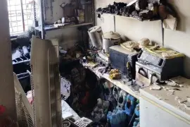 El fuego provocó daños en mobiliario y equipo ubicado al interior de la cafetería del plantel.