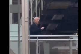 Un video viral mostró a Trump respondiendo con blasfemias y un dedo medio a un trabajador que lo llamó “protector de pedófilos”, lo que desató un debate político a nivel nacional.