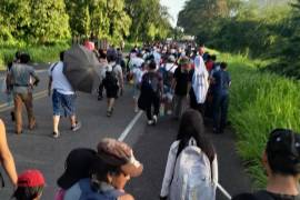 La caravana, que cuenta con más de 2 mil personas migrantes, llega al municipio de Huixtla, en Chiapas