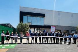El corte de listón marcó oficialmente el inicio de operaciones en las nuevas instalaciones. FOTO: HOMERO SÁNCHEZ