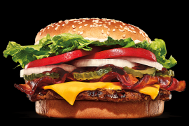 Además, la demanda sostiene que la hamburguesa contiene en realidad menos de la mitad de la cantidad de carne que se anuncia