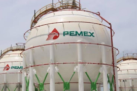 La mitad de la producción de Pemex viene de 8 campos cuyo rendimiento ha bajado un 52 por ciento, según el OCE