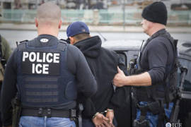 Agentes del ICE arrestan a migrantes en Carolina del Norte