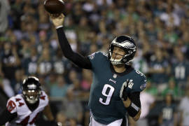 Nick Foles volverá a ser titular en la Semana 2, Carson Wentz tendrá que esperar