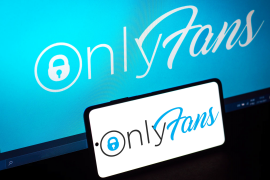 OnlyFans afirma prohibir a los usuarios publicar contenido que “muestre, promueva, anuncie o haga referencia a servicios de acompañantes, tráfico sexual o prostitución.”