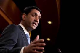 El legislador de Silicon Valley agregó que “no estaba seguro” de si habría pruebas en los archivos para acusar a alguien de delitos relacionados con el adoctrinamiento y abuso sexual de cientos de víctimas.