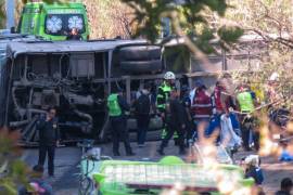 Accidente de camión de peregrinos procedente de San Luis de La Paz, Guanajuato, en la carretera Capulín-Chalma, resultando 18 personas muertas y 33 más lesionadas, cuerpos de emergencia acudieron al lugar.