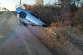 Paramédicos de la Cruz Roja valoraron al conductor en el lugar del accidente, sin requerir traslado.