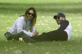 ¿Chris Evans estrena romance?, Lily James, la causa de su sonrisa