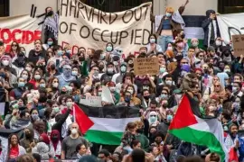 EU ha dado 72 horas a la Universidad de Harvard para proporcionar información sobre actividades “violentas” y protestas en las que hayan participado sus alumnos si quiere recuperar su programa de matriculación de extranjeros.