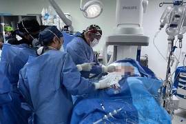 Cardiólogos intervencionistas lideraron el procedimiento realizado en el HRAE del ISSSTE.