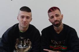 La Policía española arrestó en Madrid al dúo de tiktokers conocidos como LosPetazetaz; aprovechaban su popularidad en redes sociales para atraer a menores a su residencia