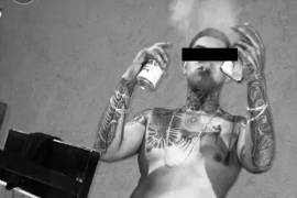 El agresor, presuntamente bajo los efectos de sustancias, intentó herir en el cuello a su tío, quien logró defenderse con el brazo.