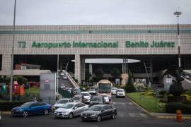 El Aeropuerto Internacional Benito Juárez, en la Ciudad de México, negó que el robo de un camión de medicinas, valuado en una gran cantidad de dinero, haya sido en sus instalaciones.