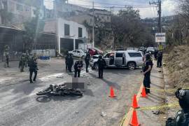 TAXCO, GUERRERO, 15FEBRERO2024.- Alcalde de Taxco, Mario Figueroa sufre atentado cuando viajaba en su camioneta, abaten a presunto atacante que viajaba en motocicleta. El alcalde salió ileso del ataque armado FOTO: ESPECIAL/CUARTOSCURO.COM