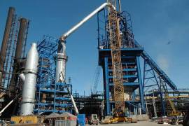 Trabajadores bloquearon el acceso para impedir la extracción del montacargas propiedad de un particular.