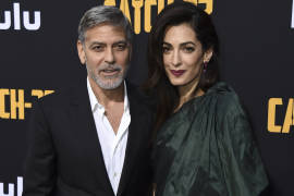 Clooney espera que medios sean “más amables” con Meghan Markle y regresa a la TV en la serie “Catch-22&quot;