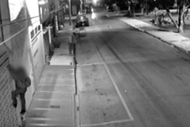 Uno de los detenidos fue sorprendido cuando intentaba ingresar a una notaría en la colonia República Poniente.