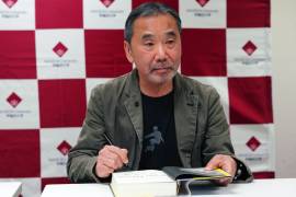 Haruki Murakami conduce un programa de radio desde la sana distancia en su casa