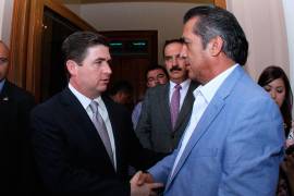 Rodrigo Medina de la Cruz y Jaime Rodríguez Calderón frente a frente.