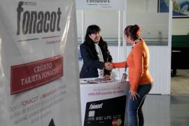 Representantes de empresas afiliadas discuten los beneficios de Fonacot.