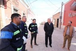 El alcalde José María Fraustro Siller recorrió la calle General Cepeda, del Centro Histórico de Saltillo; supervisó los trabajos.