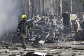 El lugar de los impactos de misiles en un depósito de transporte de una empresa privada cerca de Odesa, en el sur de Ucrania después de un bombardeo combinado en todo el territorio de Ucrania.