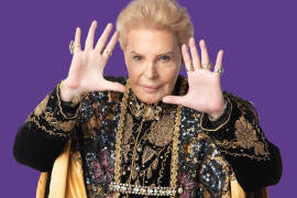 Lentejuelas, joyería y horóscopos, el legado de Walter Mercado llega hoy a Netflix